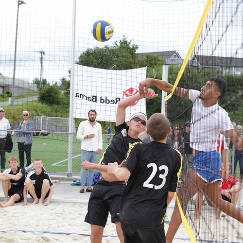 Volleyball blei vunne av Puseguttene. (Foto: KVB)