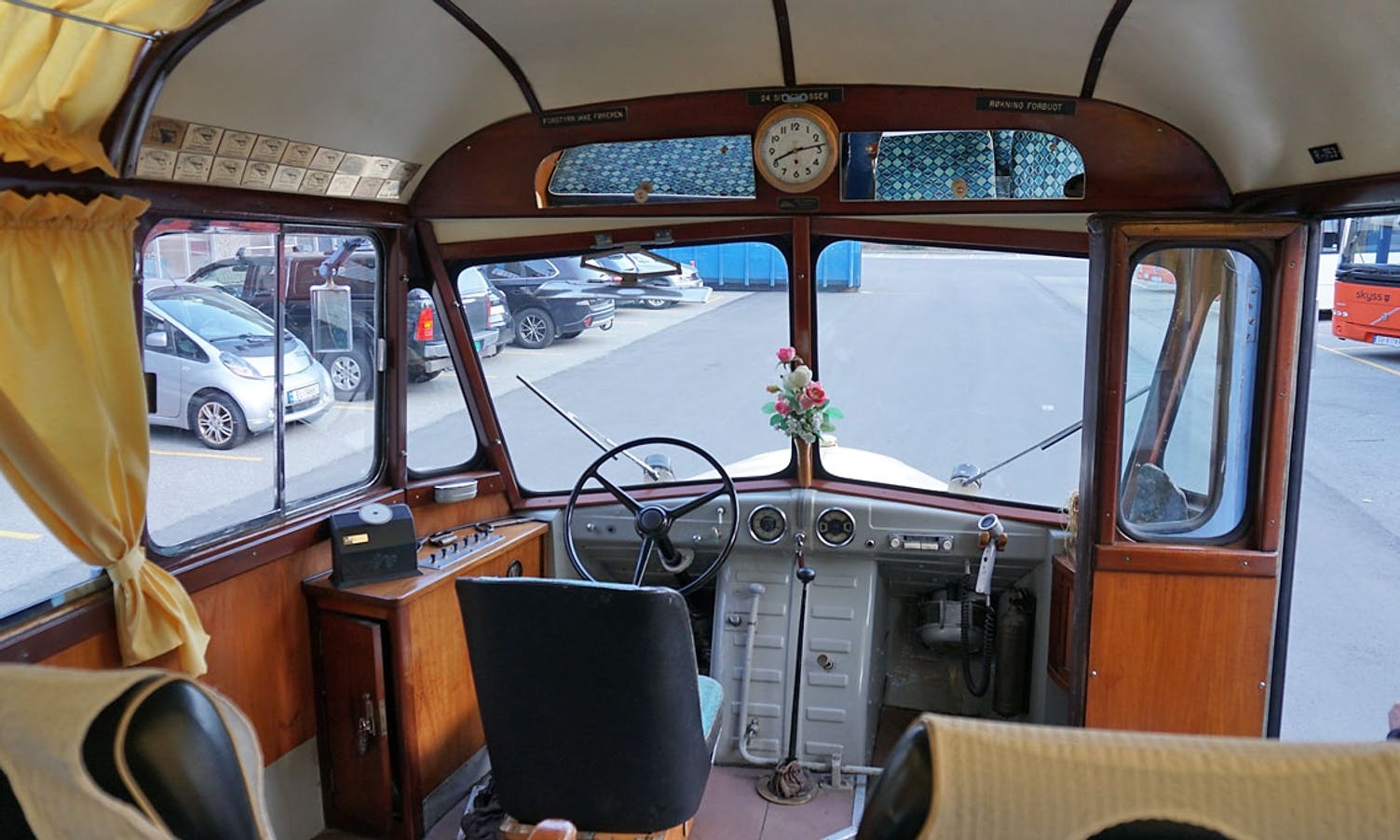 Bedfor '50 er ein av fem bussar frå Hordaland på treffet. (Foto: KVB)