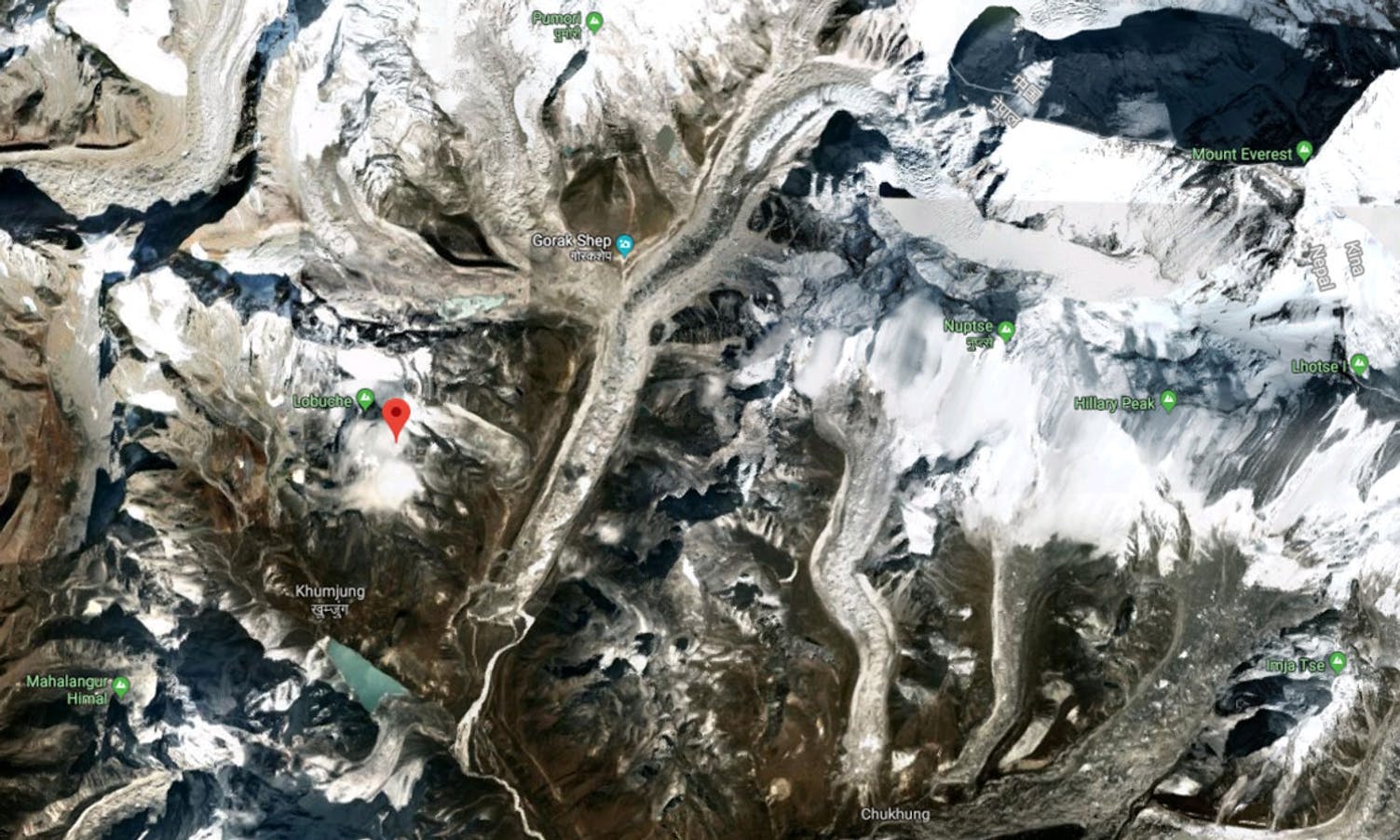 Lobuche East markert. Mount Everest i aust (t.h.). (Google Maps)