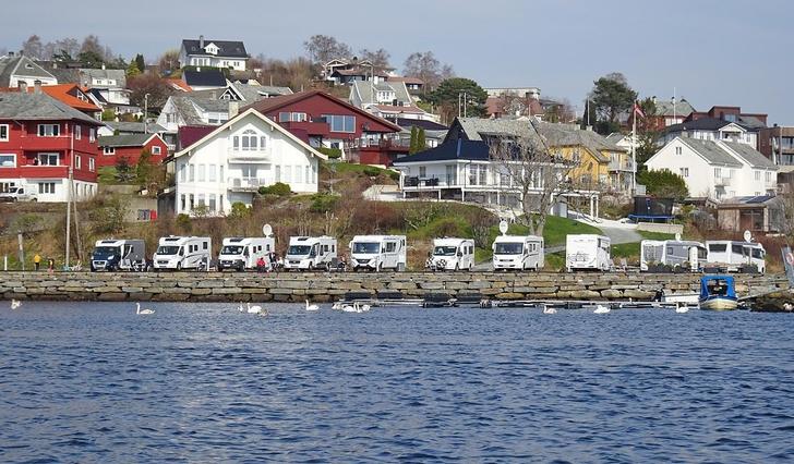 Bubilparkeringa på Steinneset, her i april i fjor. (Foto: Kjetil Vasby Bruarøy)