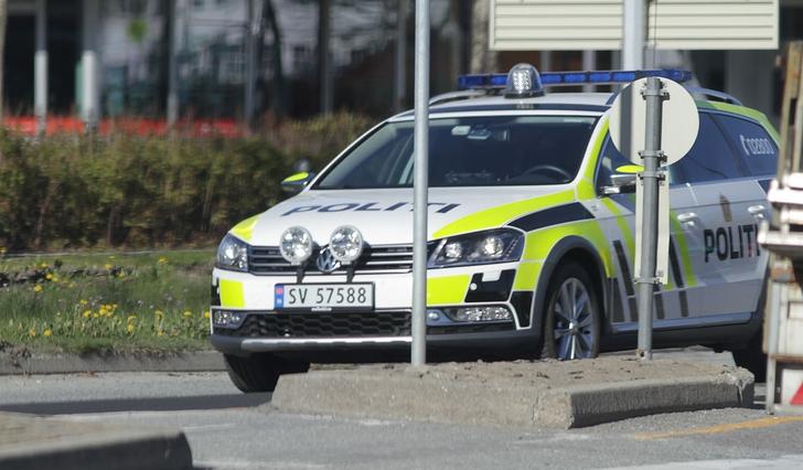 Politiet stoppa to bilistar i Os sentrum måndag kveld. (Arkivfoto: Kjetil Vasby Bruarøy)