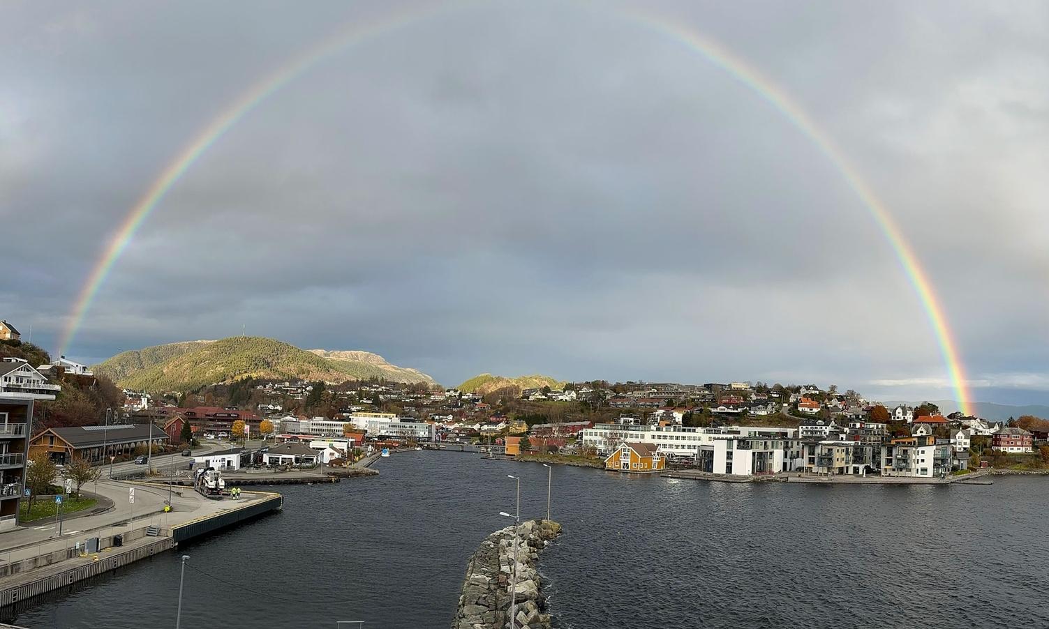 Ramma inn ein varm haustdag