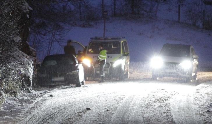 Bilen glei utfor Bjørnavegen og inn i fjellveggen. (Foto: KVB)