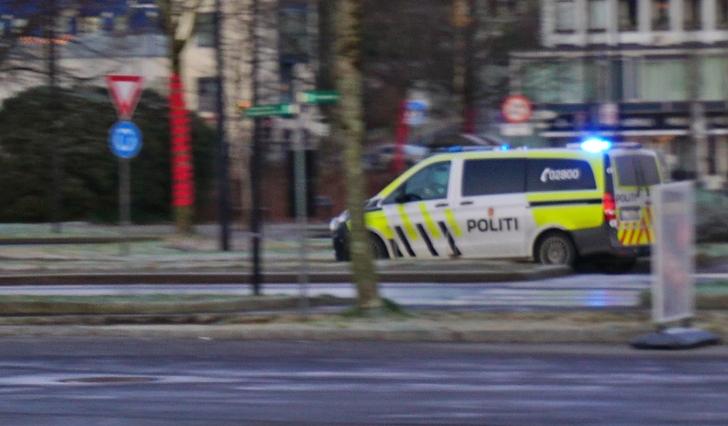 Politiet rykte ut til Os sentrum på dagtid søndag. (Arkivfoto: Kjetil Vasby Bruarøy)