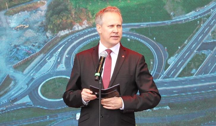 Jon Ivar Nygård, her under åpning av E39 Svegatjørn-Rådal 31. oktober 2022. (Foto: Eirin Eriksen Horvei)