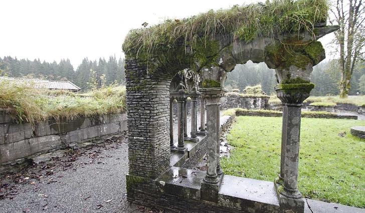 Lysekloster-ruinane blir fylt med 10-åringar, og kanskje nokre munkar, søndag etter pinse. (Arkivfoto: Kjetil Vasby Bruarøy)