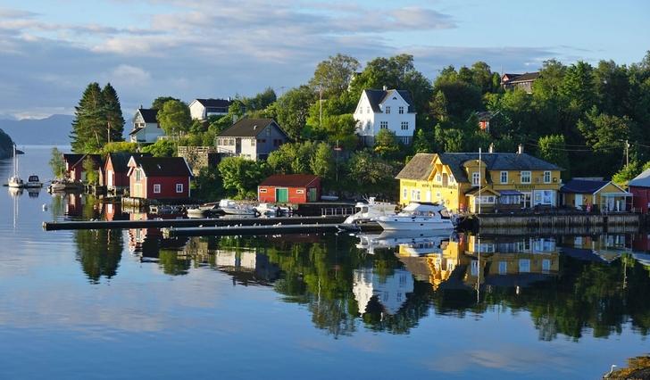 Bunnpris Vedholmane Landhandel. Det er ikkje opplyst kvar i Øyane båten er funnen. (Ill. foto: Kjetil Vasby Bruarøy)