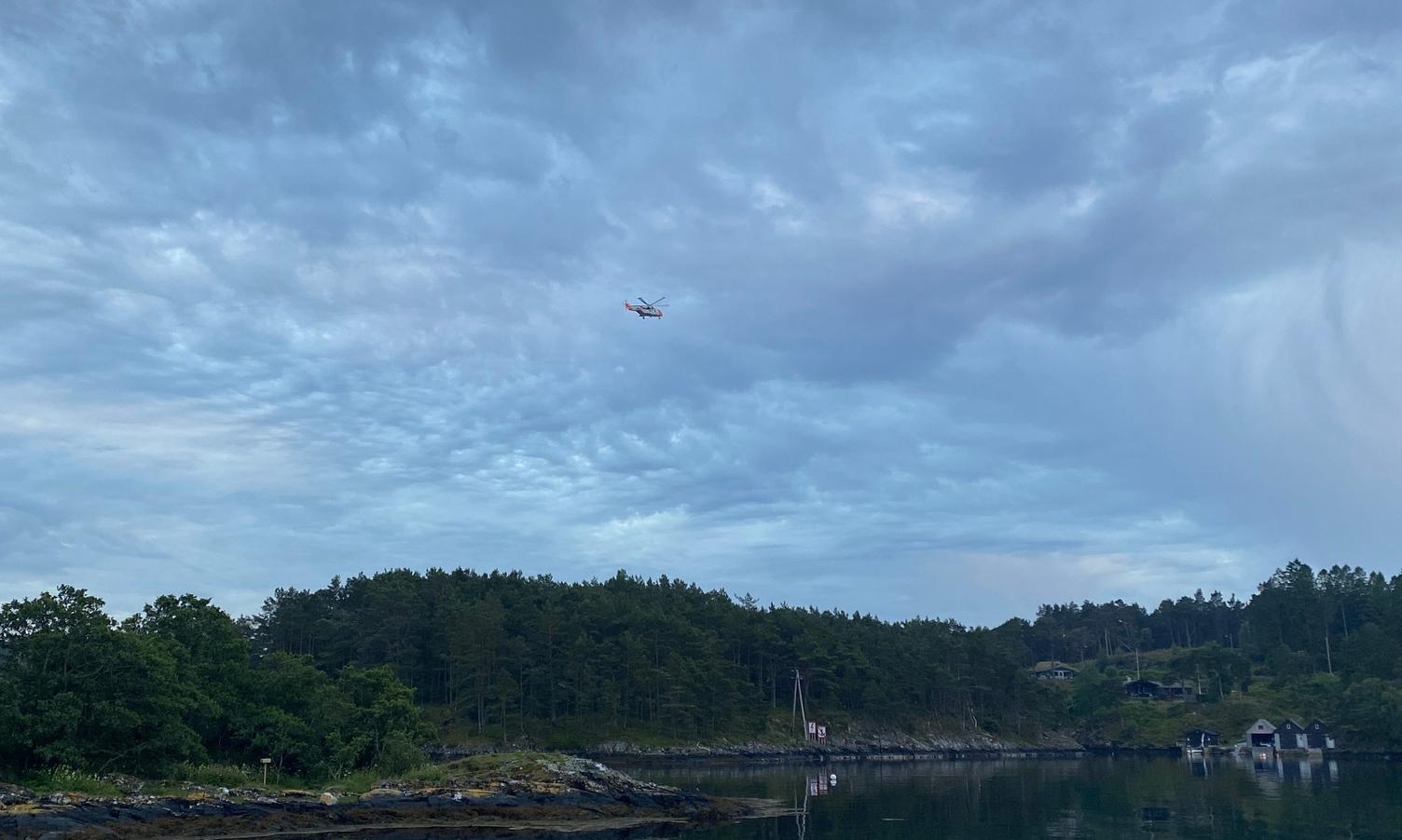 Søk med helikopter over Strøno. (Foto: tips@midtsiden.no)