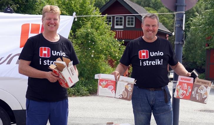 Ola Akselberg og Kjetil Drange skulle aller helst ha vore på jobb denne dagen. (Foto: Marie Kroka)