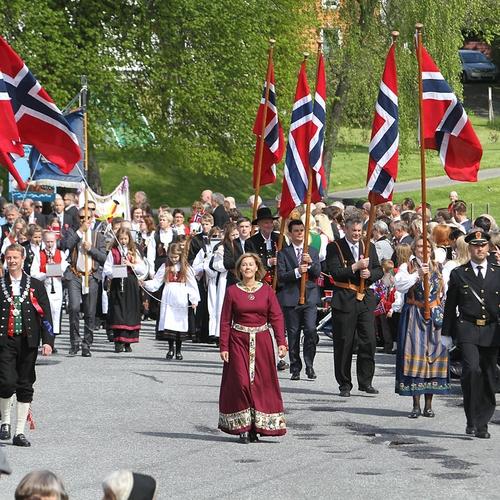 17. mai i Os i 2014. (Foto: Kjetil Vasby Bruarøy)