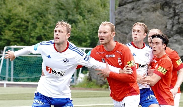Nicholas Marthinussen (t.v.), her i kamp mot Eik Tønsberg førre helg, sikra eitt poeng på overtid i dag. (Foto: Kjetil Vasby Bruarøy)