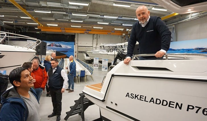 Henrik Askvik om bord i nye P76 Weekend, som blir lansert neste helg. (Foto: Kjetil Vasby Bruarøy)