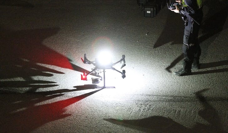 Etter at brannvesenet var ferdig på staden gjekk politiet i lufta med drone. (Foto: Kjetil Vasby Bruarøy)